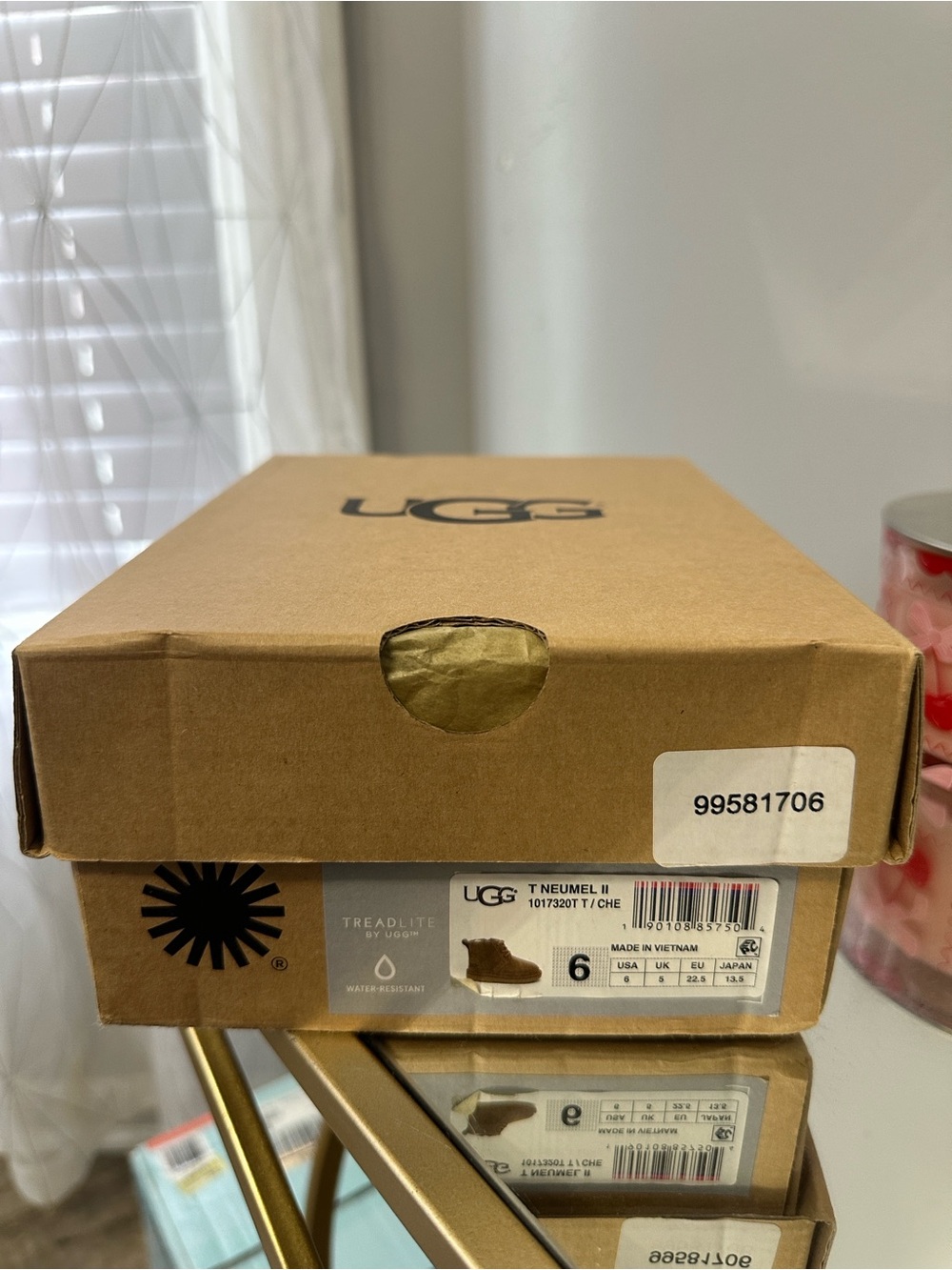 UGGS - Picture 5 of 5